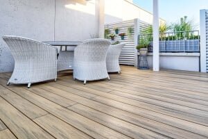 Jak wyczyścić deskę tarasową kompozytową?